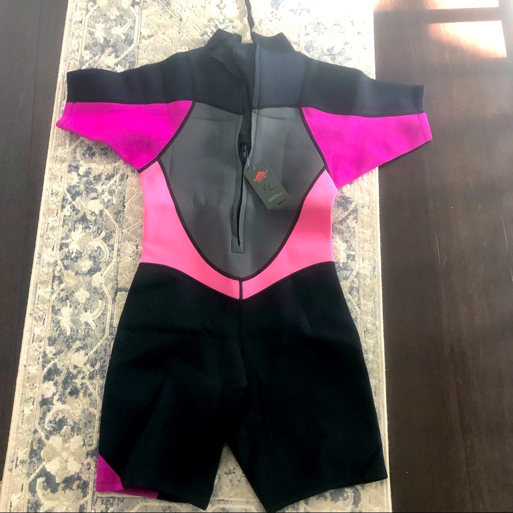 XL wet suit with tags. Paid $39 on amazon.
